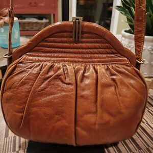 Vintage Brown Leather Crossbody Bag With Kiss Lock Closure